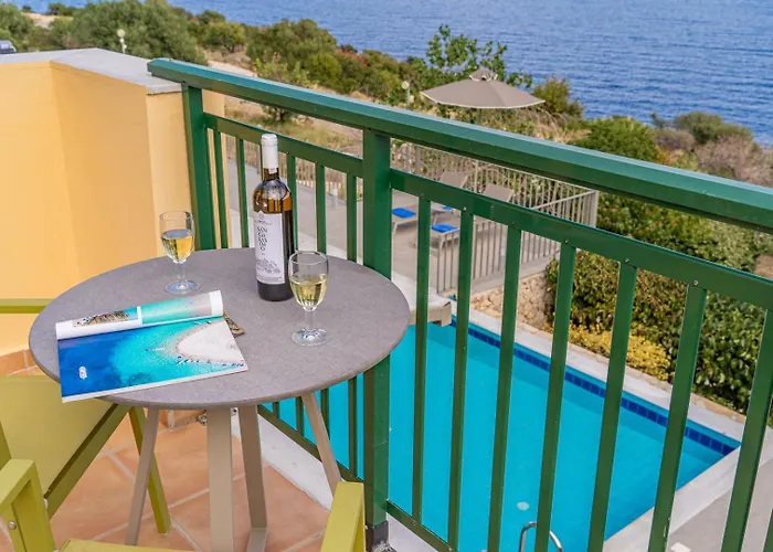 Dinos With Swimming Pool *