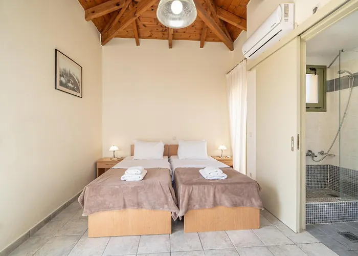 Dinos With Swimming Pool *