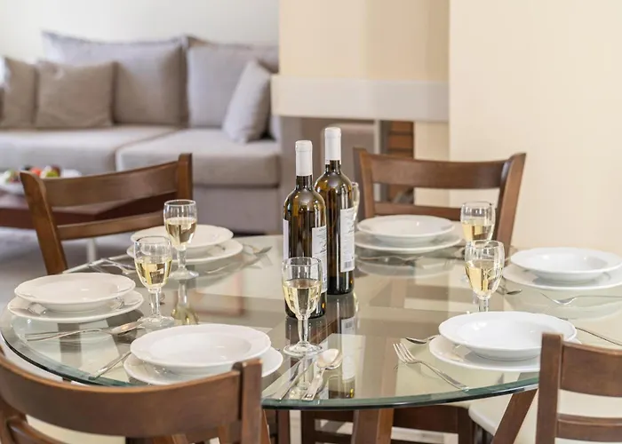 Dinos With Swimming Pool Annináta