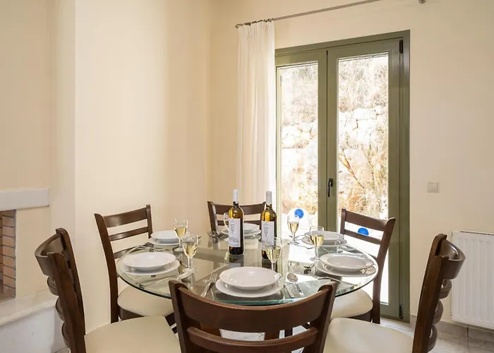 Dinos With Swimming Pool *