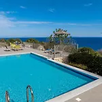 Dinos With Swimming Pool *