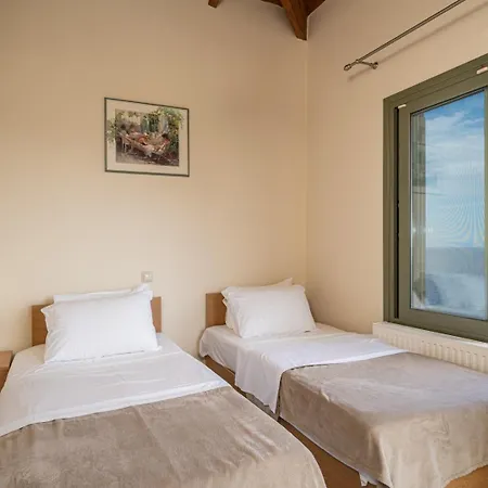 Dinos With Swimming Pool * Annináta