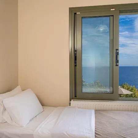 Dinos With Swimming Pool * Annináta